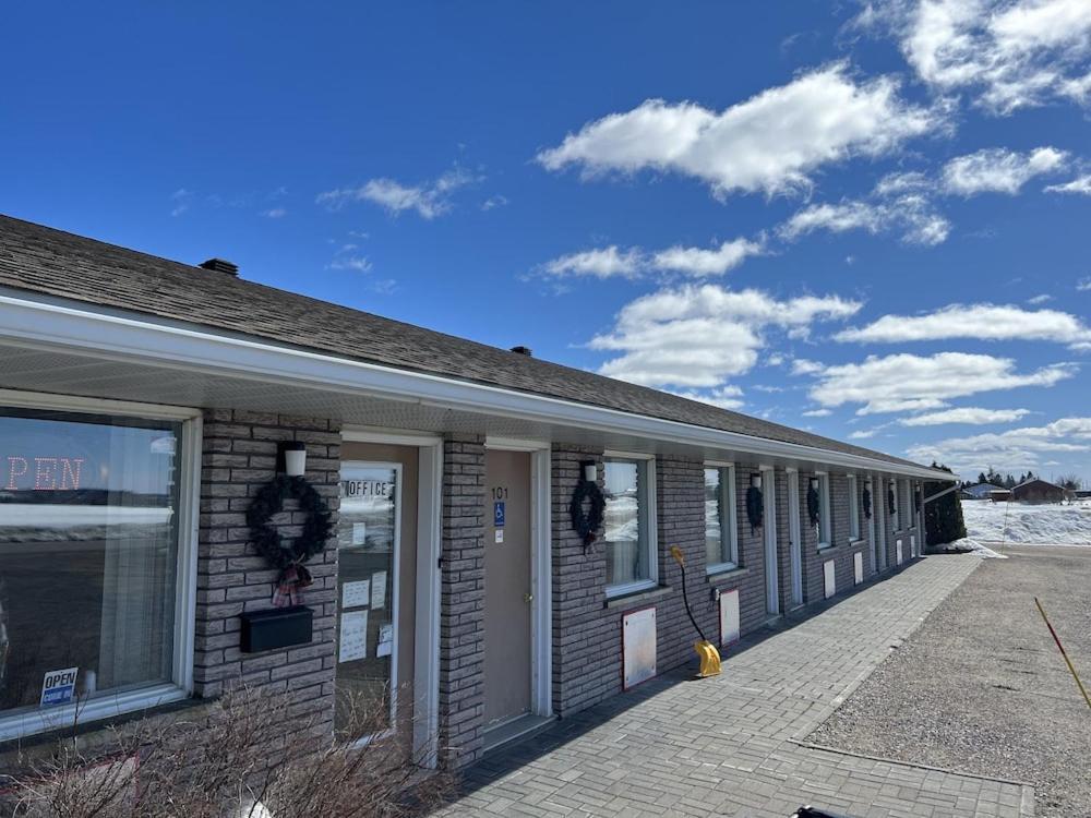 Earlton Motel Εξωτερικό φωτογραφία
