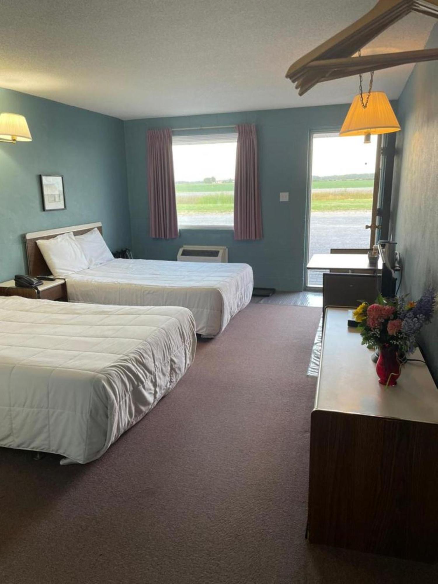 Earlton Motel Εξωτερικό φωτογραφία