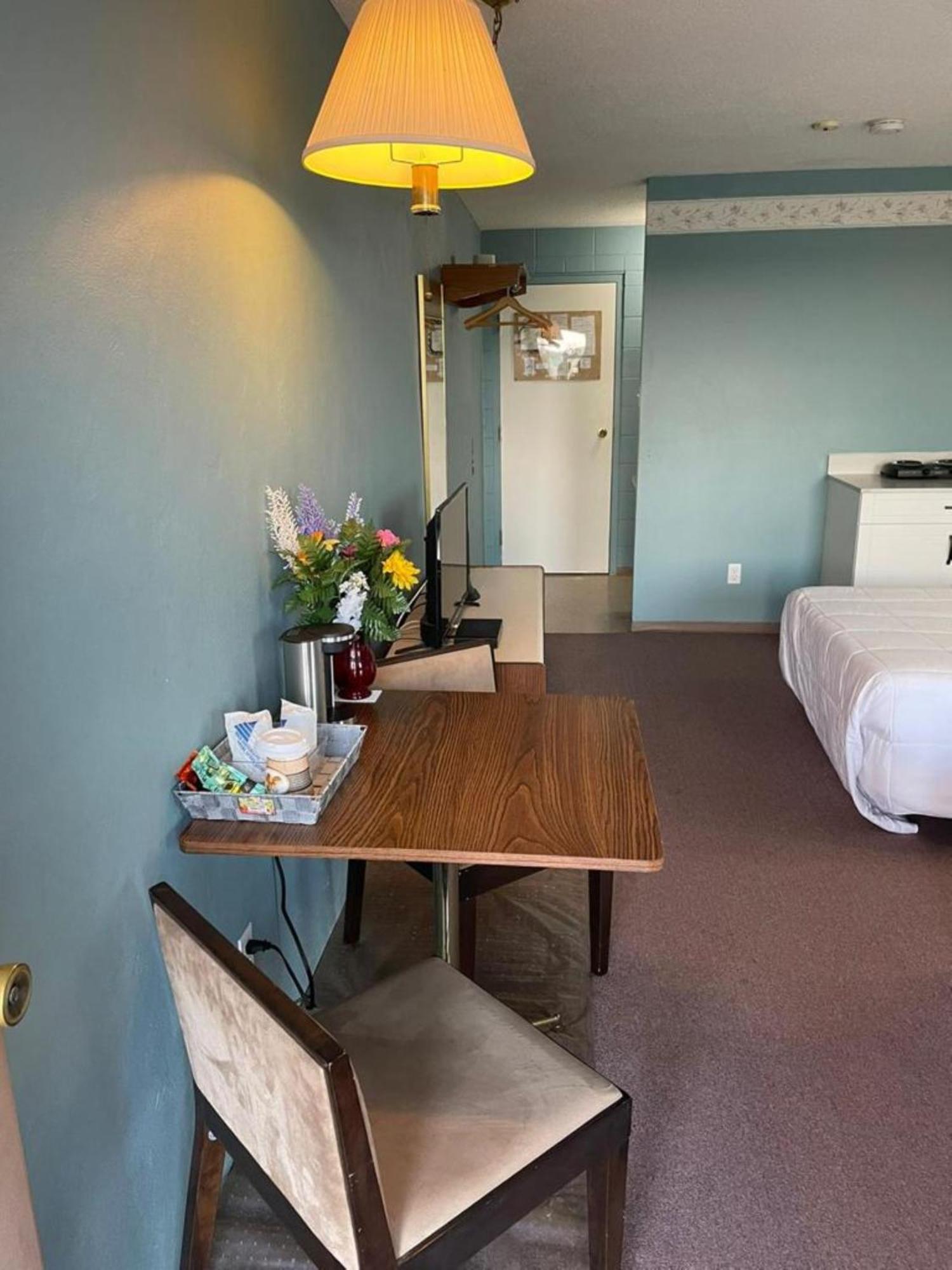 Earlton Motel Εξωτερικό φωτογραφία